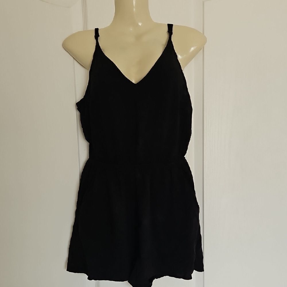H&M Divided Black Sleeveless Romper